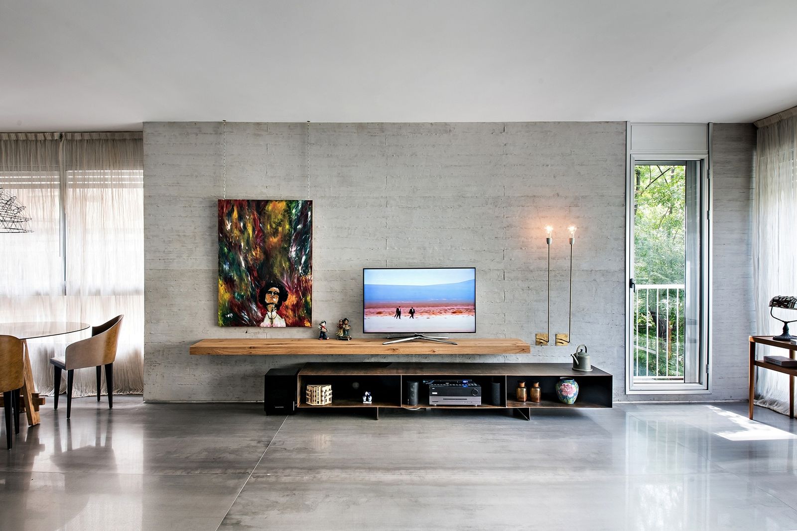 Photo 2 of 11 in Artist's apartment by Marina Rechter-Rubinshtein - Dwell