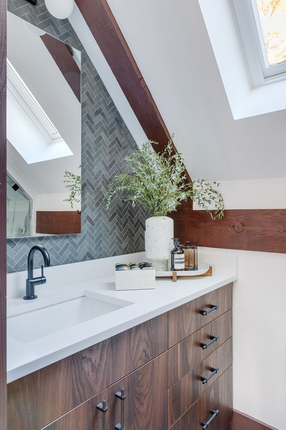 Photo 11 of 15 in Lake Home by Didi Interiors + Architecture - Dwell