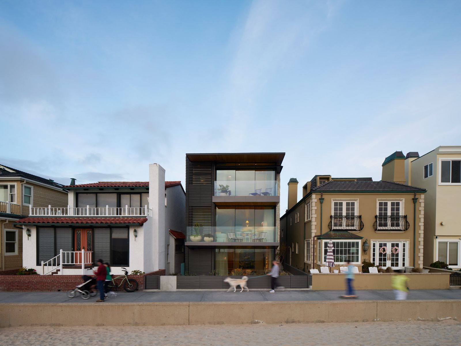 Photo 2 of 12 in Hermosa Beach House by Hacin - Dwell
