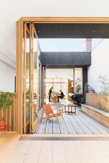 A perfect patio/back yard for barbecuing. 