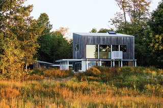 A Modern Lakeside Home in Wisconsin - Photo 3 of 8 -