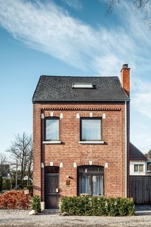 A Clever Belgian Couple Renovate Their Aging Brick Home - Photo 4 of 8 -