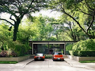 Mies van der Rohe, Lafayette Park - Photo 3 of 12 - A one-story villa in Lafayette Park.