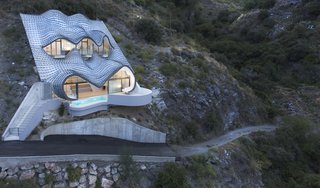 9 Stunning Examples of Homes Built on and Around Cliffs - Photo 5 of 9 -