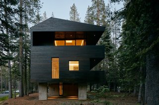 Taking inspiration from Arlberg Valley, Austria to classic Nordic materials, the Troll Hus certainly adds a European touch to the California landscape. "The inspiring concept is that of a treehouse that, as if suspended between treetops, seamlessly and ingeniously blends with its surroundings." Casper says.