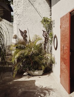 The sculptures by the entrance were crafted by Haitian sculptor Serge Jolimeau. Azor worked with artist Barbara Prézeau-Stephenson on the eye-catching front door: he made slight modifications, though she fabricated the iron pieces and he credits her with the core design.