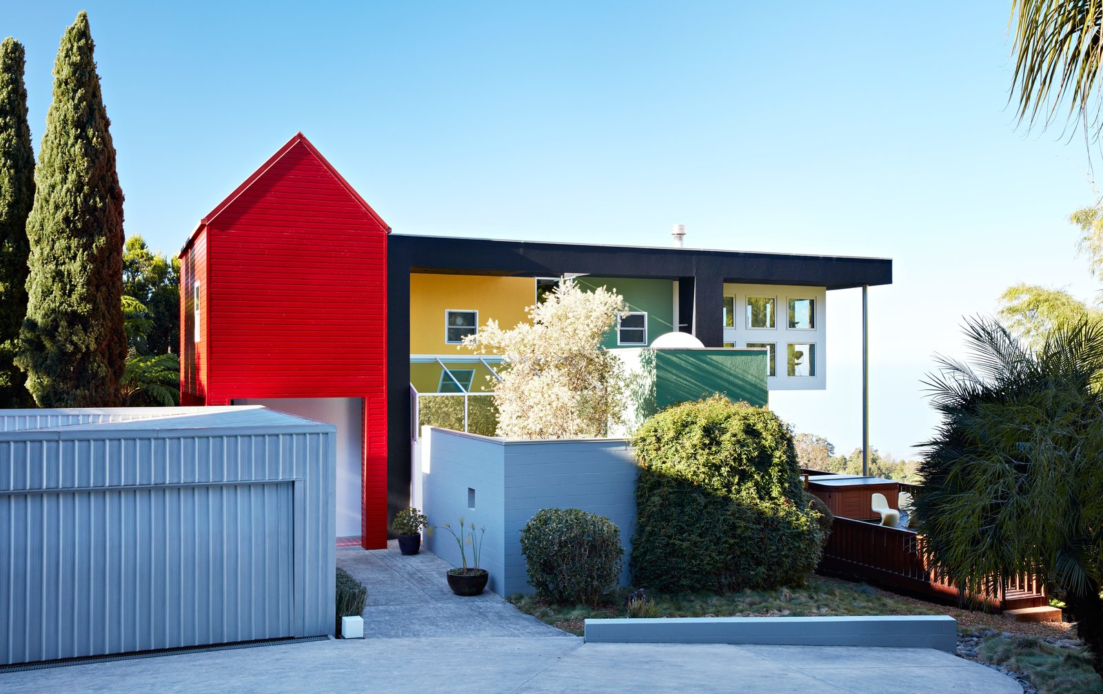 Thank Sottsass for the Most Memphis House Imaginable