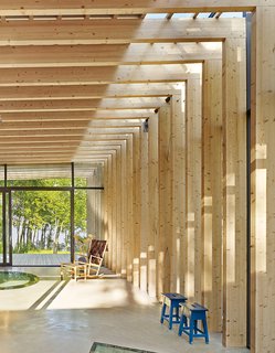 Carlsson used the same materials and timber sizes indoors and out to maintain a unified character throughout the pavilion.