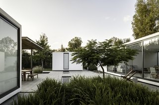 One of the biggest challenges of the project was keeping the open courtyard cool enough for the residents to enjoy it. The architects used a low impact water feature to create ambient cooling and two native flamboyant trees to provide shade.