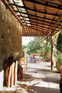 Transformers of the Modern House: Albert Frey and Lina Bo Bardi at the Palm Springs Art Museum - Photo 7 of 10 - Exterior of the Valéria P. Cirell House in Morumbi, São Paulo, Brazil (1957–1958) 