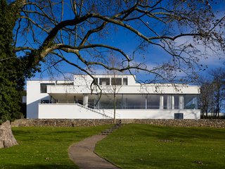 Mies's Villa Tugendhat on iconichouses.org