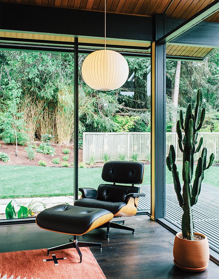 Nelson Ball Bubble Pendant Photo Dwell Living Room Recliner Pendant Lighting Ottomans And Rug Floor In True Mid
