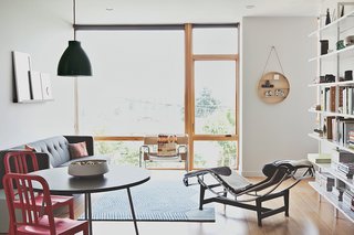 Bowie and Malboeuf’s unit occupies three levels facing the property’s backyard. The living-dining room has a mix of vintage pieces—a Wassily chair by Marcel Breuer and an LC4 chaise by Le Corbusier, Pierre Jeanneret, and Charlotte Perriand—alongside furniture from CB2.