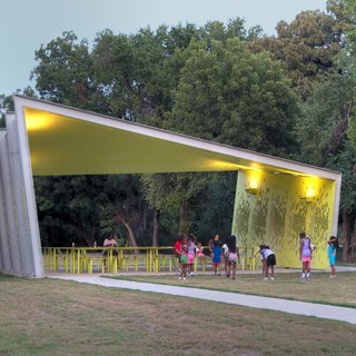A collaboration between the Oslo- and New York-based firm Snohetta and the Dallas firm Architexas, the College Park pavilion has become an inviting gathering point for residents of the surrounding community, well west of the Dallas city center. Photo by Carolyn Brown.