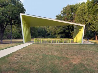 The architects positioned the pavilion to serve as a gateway between an active part of the park, where playing fields dominate, and the less active, more natural eastern end. Photo by Carolyn Brown.