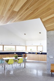 Angular Modern Beach House in Florida - Photo 5 of 10 -