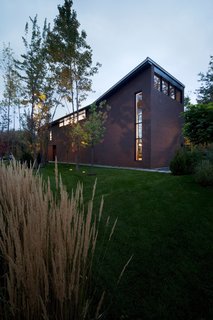 Near Montreal, a House Connects With Its Surroundings - Photo 2 of 7 -