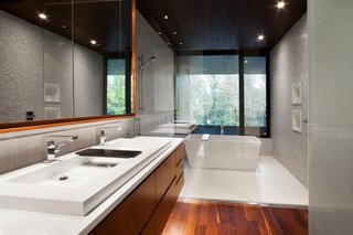 Near Montreal, a House Connects With Its Surroundings - Photo 5 of 7 -