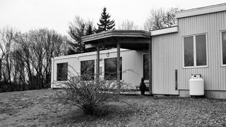 On the house’s south side, Jordan excised the covered porch.