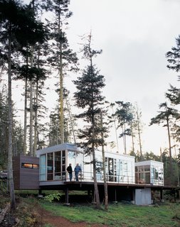 The dramatic Strait of Juan de Fuca sets the stage for a Seattle couple's ideal getaway.