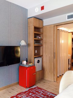 First-Ever Virgin Hotel Opens Stateside in Chicago - Photo 1 of 8 -