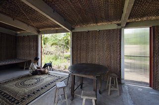 The interior construction of the S House is simple and stragithforward; ten concrete posts braced by steel supports are filled with Nipa palm panels fashioned on site.