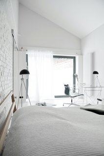 A Run-Down Farmhouse Becomes a Sleek Modern Retreat - Photo 9 of 10 -
