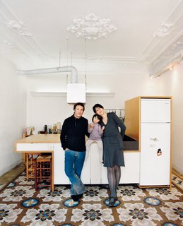 Homeowners Cecilia Tham and Yoel Karaso renovated their home in Barcelona, harmoniously overlapping elements of the old and the new. 