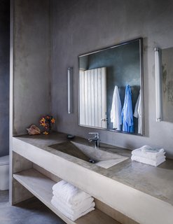 Modern Concrete Getaway in Paradise - Photo 4 of 9 -