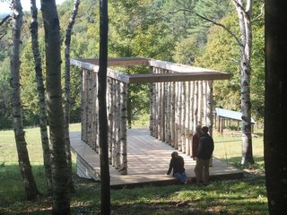 Overhanging rafters establish vestibules at both ends of the structure. Photo courtesy of Moskow Linn Architects.