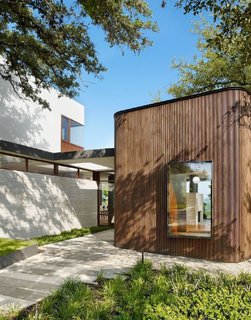 A Sensitive Modern House in Austin, Texas - Photo 4 of 7 -