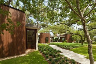 A Sensitive Modern House in Austin, Texas - Photo 7 of 7 -