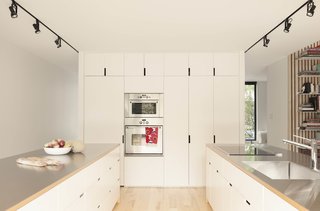 A Transformative Duplex Renovation in Montreal - Photo 6 of 15 -