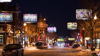 An LED Light Display Takes Over an Avenue in Quebec City - Photo 4 of 6 -