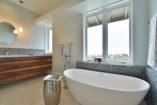 A Ranch-Style House in California Gets a Contemporary Makeover - Photo 8 of 9 -