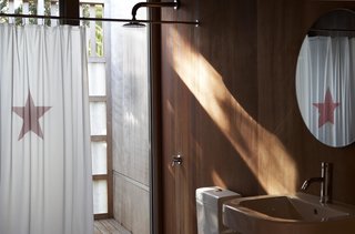 Off-the-Grid Island House in New Zealand Connects with the Outdoors - Photo 2 of 7 -