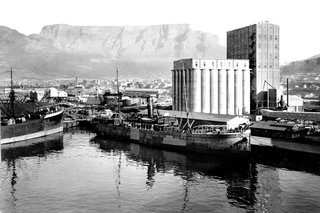 Built in the 1920s, and used until the 1990s, the Grain Silo was once the tallest building in the city. It stands adjacent to both the V&A Waterfront, the upscale mall complex that is the single biggest tourist draw in the country, and a working harbor. "It’s been the elephant in the room," Heatherwick says.<br><br>Photo COurtesy: V&A Waterfront