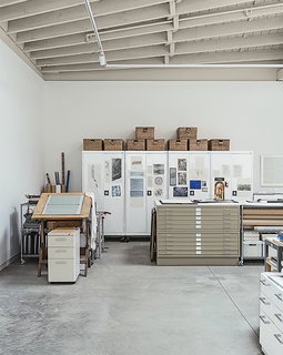 Rolling cabinets by Sandusky proved a handy storage solution in Hutchins’s studio.