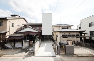 8 Distinct Ways of Living in Japan - Photo 5 of 8 - Imai House by Katsutoshi Sasaki + AssociatesThe narrow profile of this home covers just over 750 square feet, but still manages to provide an airy environment.Photo provided by Katsutoshi Sasaki + Associates