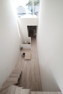 Minimal Home on a Narrow Plot in Japan - Photo 4 of 7 -