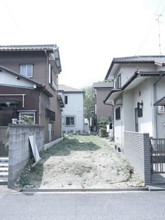 Minimal Home on a Narrow Plot in Japan - Photo 6 of 7 -