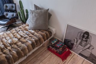 Freunde von Freunden and Vitra’s Berlin Apartment - Photo 2 of 9 - Salon of the Freunde von Freunden X Vitra ApartmentFrede, along with architect Etienne Descloux and interior designer Katrin Greiling, created what he describes as a hybrid of Californian and Scandinavian styles.