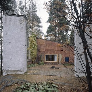 Muuratsalo Experimental House (Säynätsalo, Finland: 1953)<br><br>An island home that served as Aalto’s workspace and proving ground for decades, the L-shaped structure is in a clearing surrounded by boulders and stones are covered with moss, bilberry and lingonberry bushes. Aaltos played with and experimented with ceramics, solar heating and bricks (note the patchwork facade of different brick on the main structure).<br><br>(Credit: © Alvar Aalto Museum / Maija Holma)