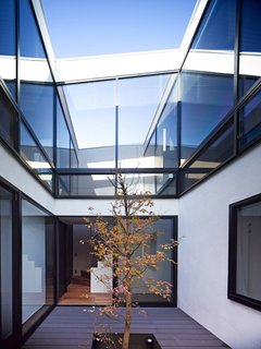 The home’s forms, which are masked by the cantilevered entrance, become apparent once one enters the central courtyard. The roofline can be seen fluctuating as one goes from front-to-back. The memorial tree, around which the courtyard and home are built, will continue to grow in coming years.