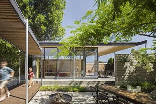 A Blissful Retreat Replaces a Scrap-Filled Yard in Seattle - Photo 5 of 7 -