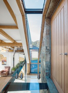 McAvoy worked with builder Stephen Campbell on structural elements such as the glass floor and walls.