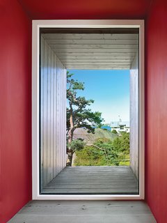 A Pine Box Vacation Home in Sweden - Photo 4 of 8 -