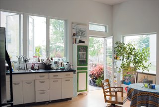 The salvaged 1950s-era kitchen cabinets by Republic Steel, covered with a new Formica countertop, represent both a significant cost savings and Carpenter’s commitment to sustainability. The kitchen opens onto a 72-square-foot deck that offers a view of the Statue of Liberty.