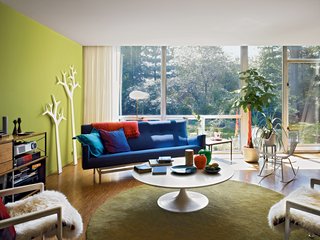 Mies van der Rohe, Lafayette Park - Photo 5 of 12 - In the living room, a pair of Tree coat hangers by Michael Young and Katrin Petursdottir for Swedese contrast with the live foliage outside.