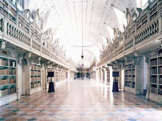 Photographer Candida Höfer's Lush Images of Architecture - Photo 6 of 9 -